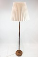 Gulvlampe i palisander af dansk design fra 1960erne.5000m2 udstilling.