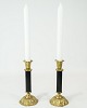 Et sæt lysestager af messing med sort metal, i flot stand og i jugendstil fra 1920erne.