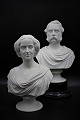 A pair of 1800s busts from Royal Copenhagen in biscuit by King Chr.d.IX & Queen Louise. H: 31.5 / 31cm.