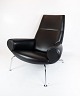 Queen stolen, model EJ 101, designet af Hans J. Wegner i 1960erne og fremstillet af Erik Jørgensen.5000m2 udstilling.