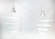 Er par Enigma 425 pendler design af Shoichi Uchiyama og fremstillet af Louis Poulsen.5000m2 udstilling.