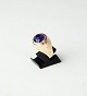 Ring dekoreret med ametyst og af 14 karat guld, stemplet JØ.