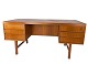 Skrivebord i teak af dansk design fra 1960erne.5000m2 udstilling.