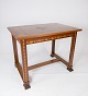 Bord af valnød med intarsia, i flot antik stand fra omkring 1910.5000m2 udstilling.