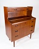 Sekretær i teak af dansk design fra 1960erne. 5000m2 udstilling.