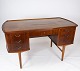 Skrivebord i teak af dansk design fra 1960erne. 5000m2 udstilling.