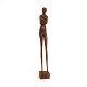 Otto P.-figur. Otto Pedersen, 1902-95, Odense: Figur i træ forestillende mor & barn. Signeret "Otto P". Under fod original prisskilt. H: 26,5cm