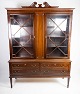 Hepplewhite vitrineskabe med glas, messing og af mahogni, i flot antik stand fra 1930erne.  5000m2 udstilling.