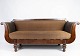 Antik sofa polstret med brunt stof of stel af mørkt træ fra 1860.5000m2 udstilling.