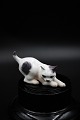 Small porcelain cat from Dahl Jensen.DJ# 1013. 1.sort.H:6,5cm. L:12cm.