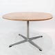 Sofabord i eg designet af Piet Hein og fremstillet af Fritz Hansen.5000m2 udstilling.