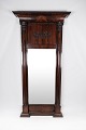 Tall mirror of mahogany with carvings, in great antique condition from around 1840.