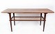 Sofabord i teak med flethyld af dansk design fra 1960erne.5000m2 udstilling.