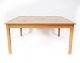 Sofabord i eg af svensk design fra 1960erne. 5000m2 udstilling.
