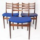 Sæt af tre spisestuestole i teak og mørkeblå polstring, af Dansk design fra 1960erne. 5000m2 udstilling.