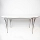 Super Ellipse spisebord med hvid laminat designet af Piet Hein og Arne Jacobsen, samt fremstillet af Fritz Hansen i 2011.