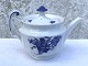 Royal CopenhagenEdged blue flowertea pot# 10/8561* 875 DKK