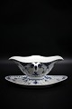 Royal Copenhagen Musselmalet Halvblonde sovsekande på fast fad.RC#1/585. 2.sort. H:10cm. 23x14cm.