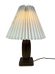 Bordlampe i diskometal af Just Andersen med papirskærm, fra 1930erne. 5000m2 udstilling.