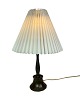 Bordlampe i diskometal af Just Andersen med papir skærm, fra 1930erne. 5000m2 udstilling.