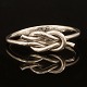 Hans Hansen armring i sterlingsølv i form af råbåndsknob, oval. Stemplet Hans Hansen. Mål indv. 55x63mm