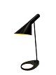 Sort bordlampe designet af Arne Jacobsen og fremstillet af Louis Poulsen. 5000m2 udstilling.