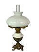 Petroleumslampe af patineret messing med skærm af hvid opal glas fra omkring 1860. 5000m2 udstilling.