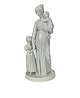 Kgl. hvid porcelænsfigur, dame med to børn. 