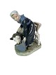 Kgl. porcelænsfigur, pige med kalv, nr.: 779.
