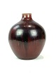 Keramik vase med okseblod farvet glasur af Kresten Bloch for Royal Copenhagen. 