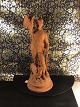 Stor Terracotta figur.Jæger med hund  som har skudt en ...