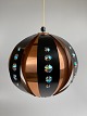 Lampe af Werner Schou for Coronell, dansk design fra midten af det 20. århundrede i kobber og sort metal med prismer