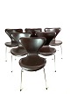 Et sæt af 6 Syver stole, model 3107, designet af Arne Jacobsen og fremstillet af Fritz Hansen.5000m2 udstilling.