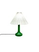 Bordlampe af grønt glas med papirskærm, af Holmegaard. 5000m2 udstilling.