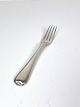Barnegaffel i Dobbeltriflet sterling sølv af Georg Jensen. 5000m2 udstilling.