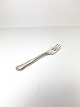 Kagegaffel i Dobbeltriflet sterling sølv af Georg Jensen. 5000m2 udstilling.