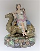 Lundin Antique præsenterer: Royal Copenhagen. Porcelænsfigur. Kvinde på dromedar. Fra serien "De fire ...