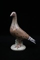 Royal Copenhagen porcelæns due.Dekorations nummer: 2932/3510. Højde: 20,5cm. Personalesalg.