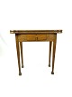 Antikt spillebord med mindre skuffe af egetræ med stil af louis seize fra perioden 1760-1790. 5000m2 udstilling