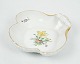 B&G mussel bowl in the pattern Saxon bowl stands with an intact gold edge.