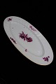 Sjældent Royal Copenhagen fiskefad i Purpur Blomst -Kantet med guldkant. 61,5x25cm.RC# 424/8542. 2.sort. (1870-90)..