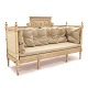 Sengustaviansk sofabænk i lyse grå farver. Sverige ca. år 1800. L: 190cm. D: 63cm. H r: 116cm. H s: 44cm