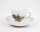 Kaffekop af Royal Copenhagen med underkop i mønstret let saksisk blomst nr. 493 / 1549.