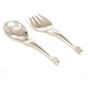 Georg Jensen serveringssæt i sterlingsølv. Flot Georg Jensen ornamental serveringssæt med snegledekoration på skaft. #50. Flot, tung kvalitet. V: 290gr. L: 23cm