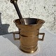 Brass mortar with pestle*DKK 650