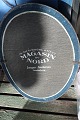 Æske til Chapeau Claque (hat) / CylinderhatFra TH. Wessel & Wett Magasin Du Nord, Jørgen Andersen SønderborgÆsken har en smuk ensfarvet blå farve på bagsidenBemærk, at æsken er fra den del af Magasin Du Nord, som var beliggende i Sønderborg