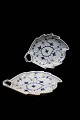 Royal Copenhagen Musselmalet Riflet bladformet fad med hank.RC#1/144.  22,5x18cm.3.sort....