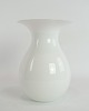 Hvid vase, designet af Holmegaard