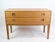 Kommode i egetræ, 2 skuffer, dansk møbeldesign, 1960