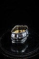 Gammel serviet ring i sølv , stemplet.5,5x4,5cm. Brede 3,5cm.